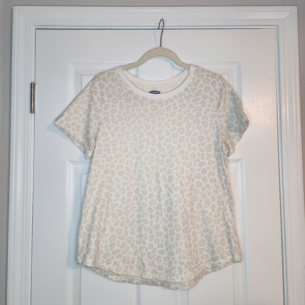 Neutral leapord print short sleeve t-shirt size large